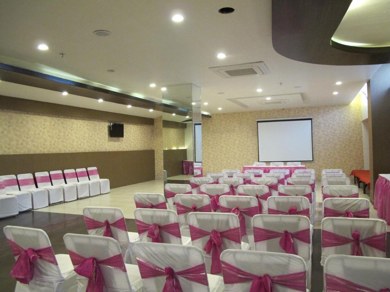 Tgi Apple Inn Jaipur Dış mekan fotoğraf